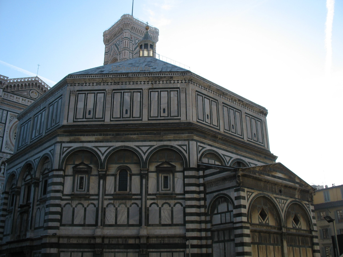 El Baptisterio de San Giovanni en Florencia, Italia.