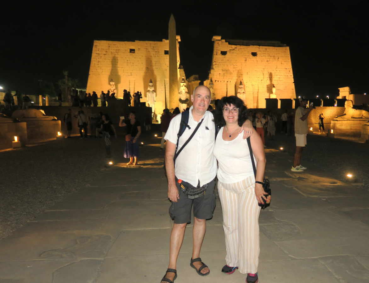 En el templo de Lúxor, Egipto