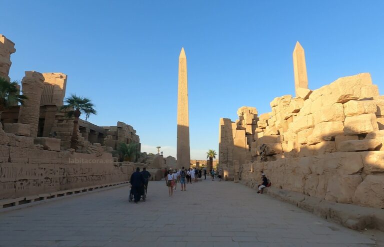 En los templos de Karnak, Lúxor. Egipto.