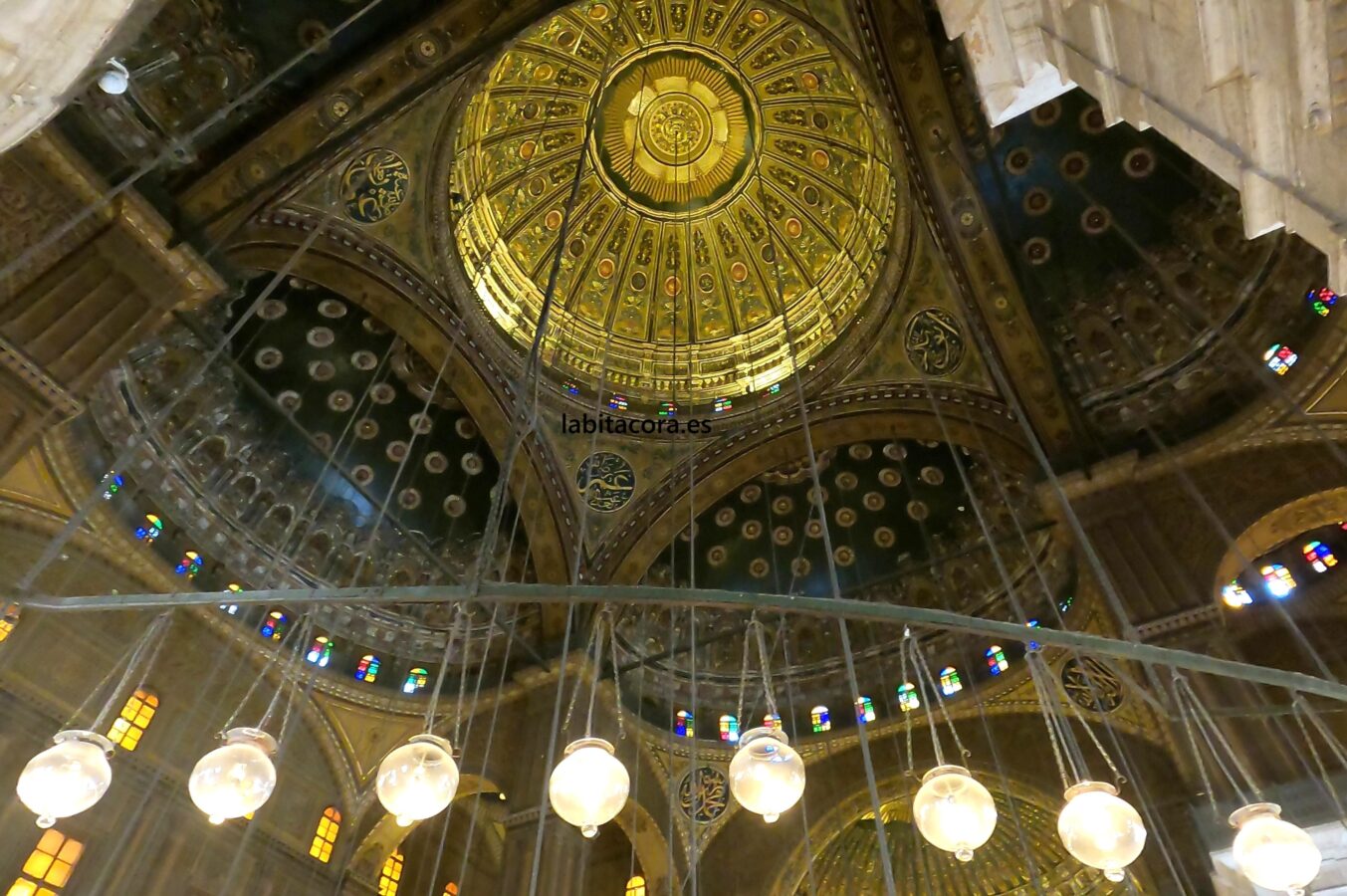 El interior de la mezquita Mohamed Ali Pasha (conocida como la Mezquita de Alabastro) en El Cairo. Egipto.