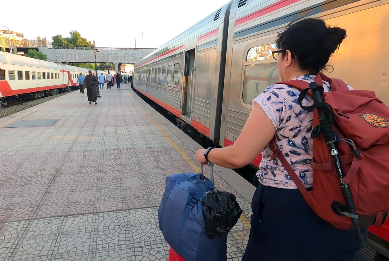 En la estación de tren en Asuán, Egipto.