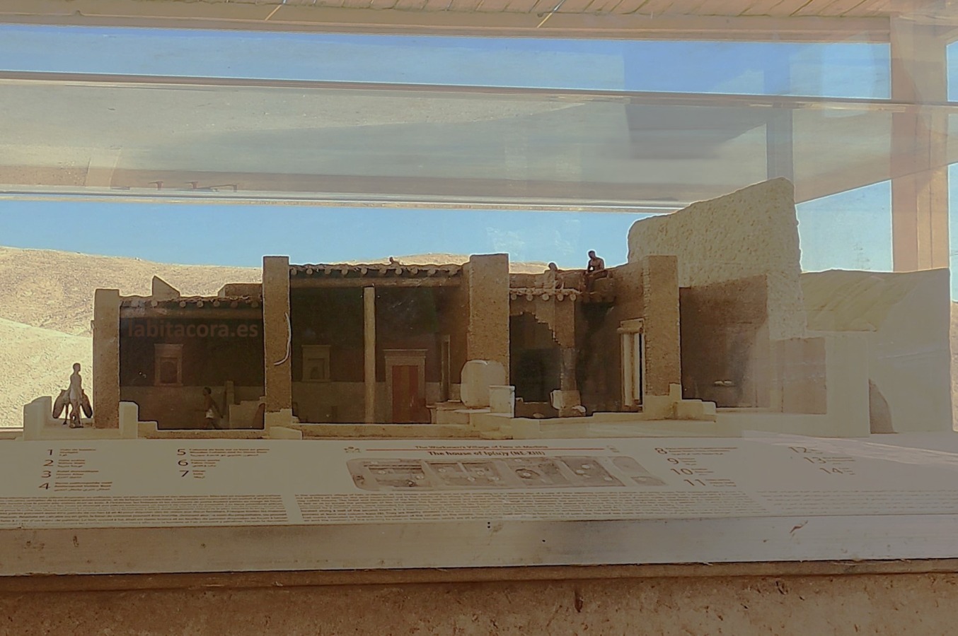 Maqueta de la distribución de una casa en el pueblo de Deir el Medina en Lúxor. Egipto.