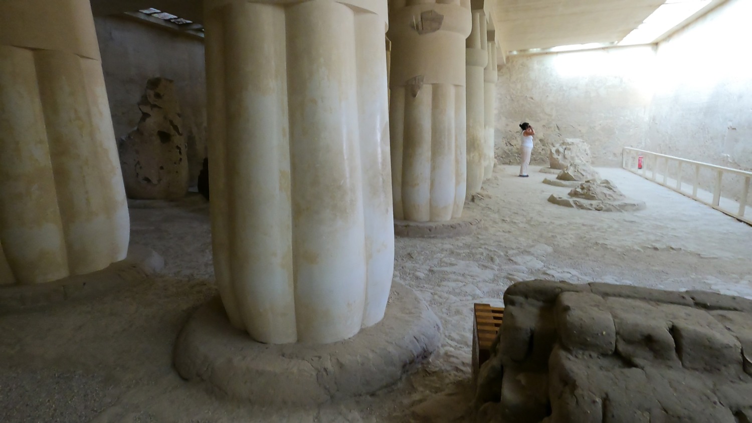 Pillada fotografiando en la tumba de Ramose en Lúxor. Egipto.