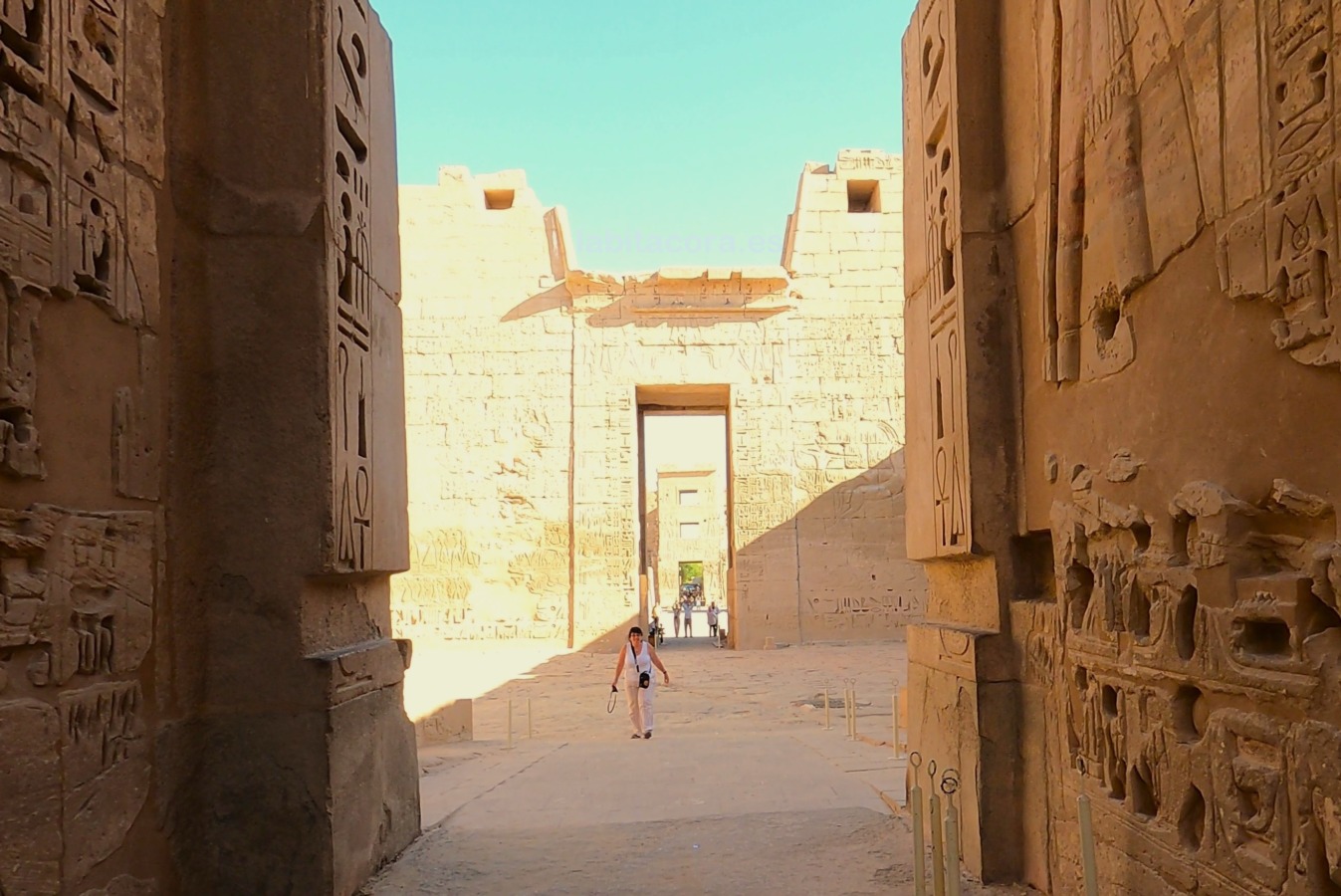 Visitando Medinet Habu en Lúxor, Egipto.