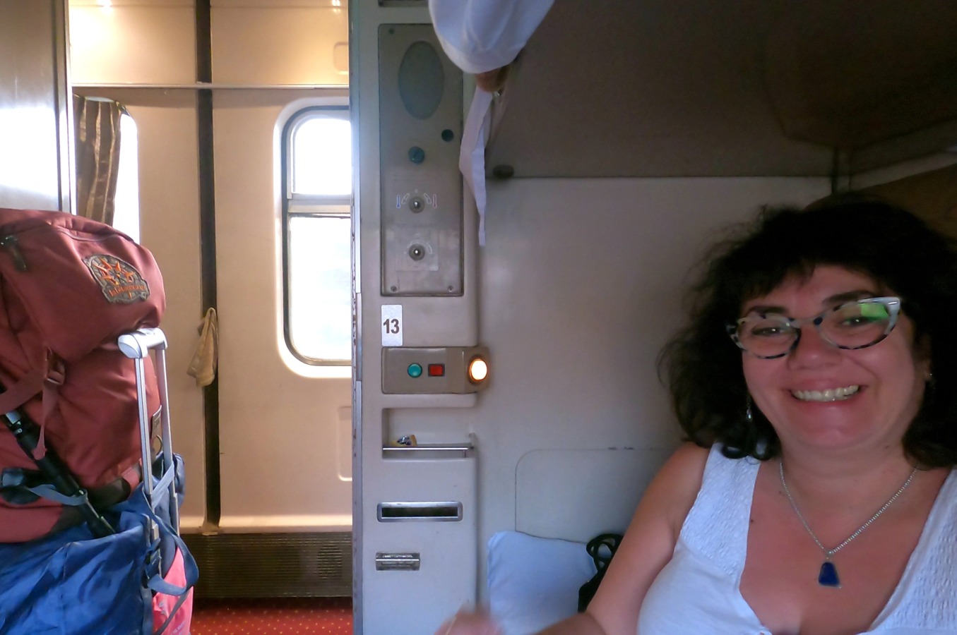 En la cabina del tren nocturno en Egipto.