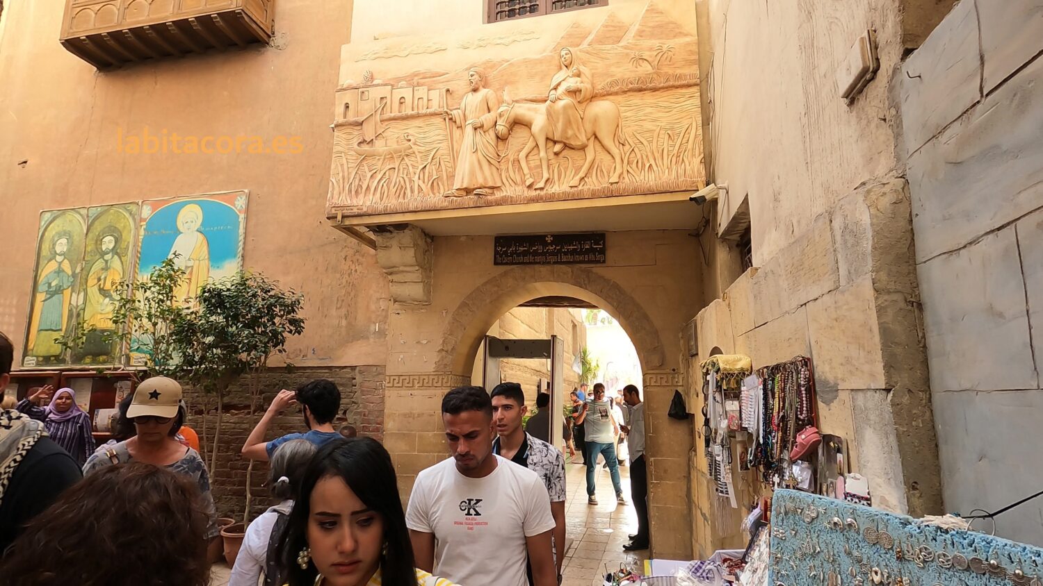 Uno de los pasajes por la que se visita la iglesia de San Sergio del barrio copto de El Cairo.
