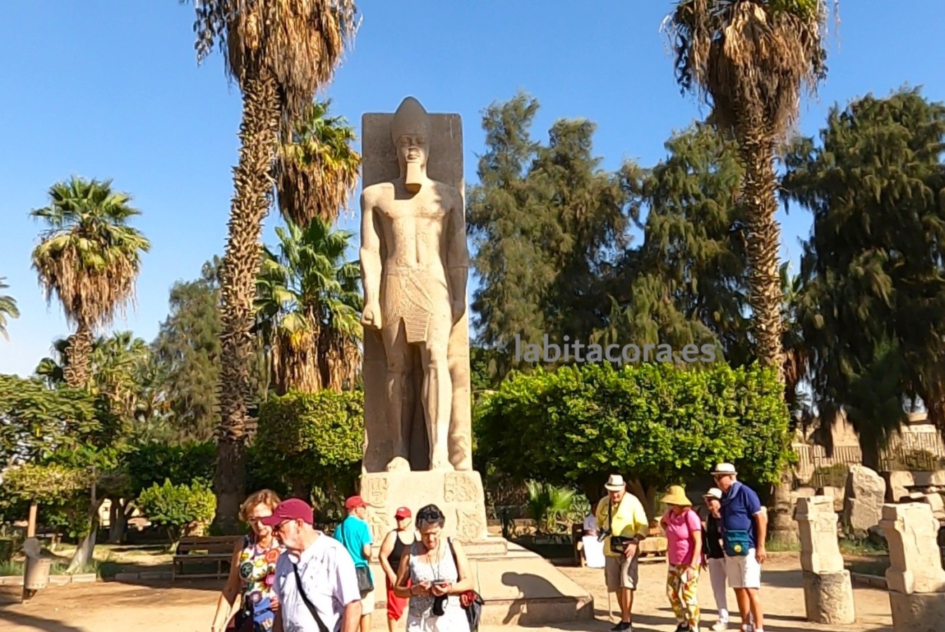 Coloso de Ramsés II en Menfis, Egipto.