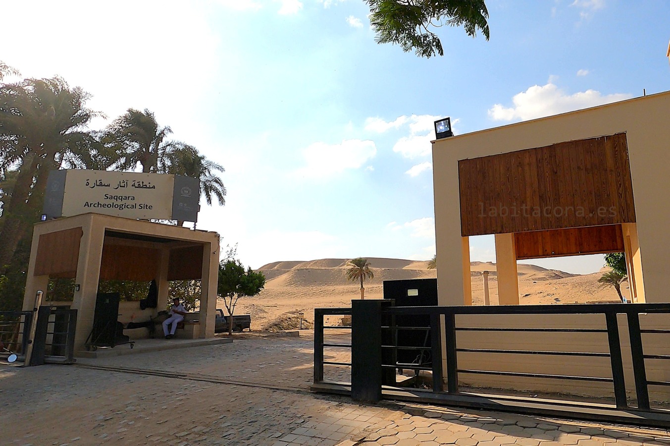 Saqqara Archaeological Site Visitor Center. Es la entrada principal al complejo arqueológico de Saqqara, Egipto.