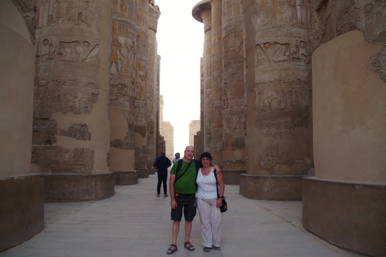 Jose y yo en la sala Hipóstila del templo de Karnak en Lúxor. Egipto.