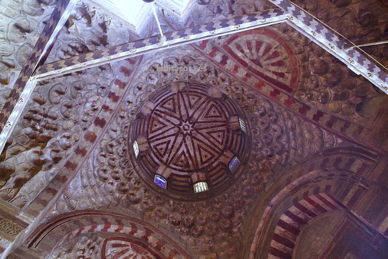 La cúpula de la entrada en Mezquita-Madraza del Sultán Hassan, es la más alta de El Cairo