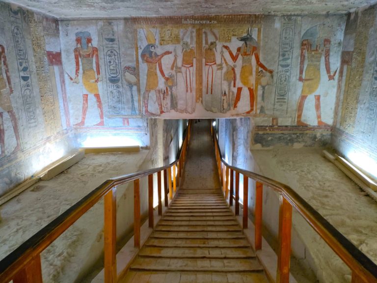 La bonita tumba de Tausert y Sethnajt (KV 14) del Valle de Los Reyes en Lúxor, Egipto.