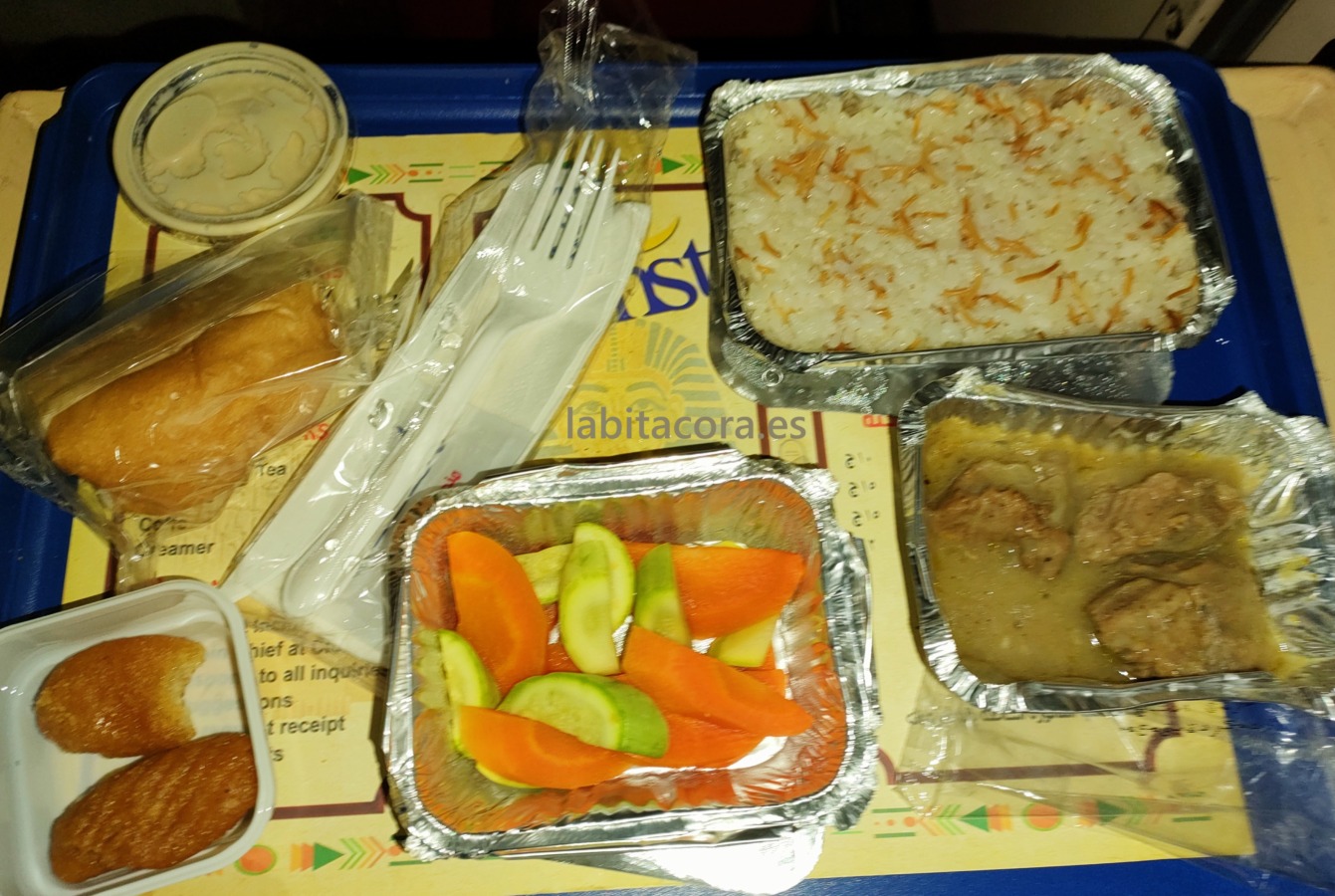 El menú de carne en la cena que me sirvieron en el tren nocturno en Egipto.