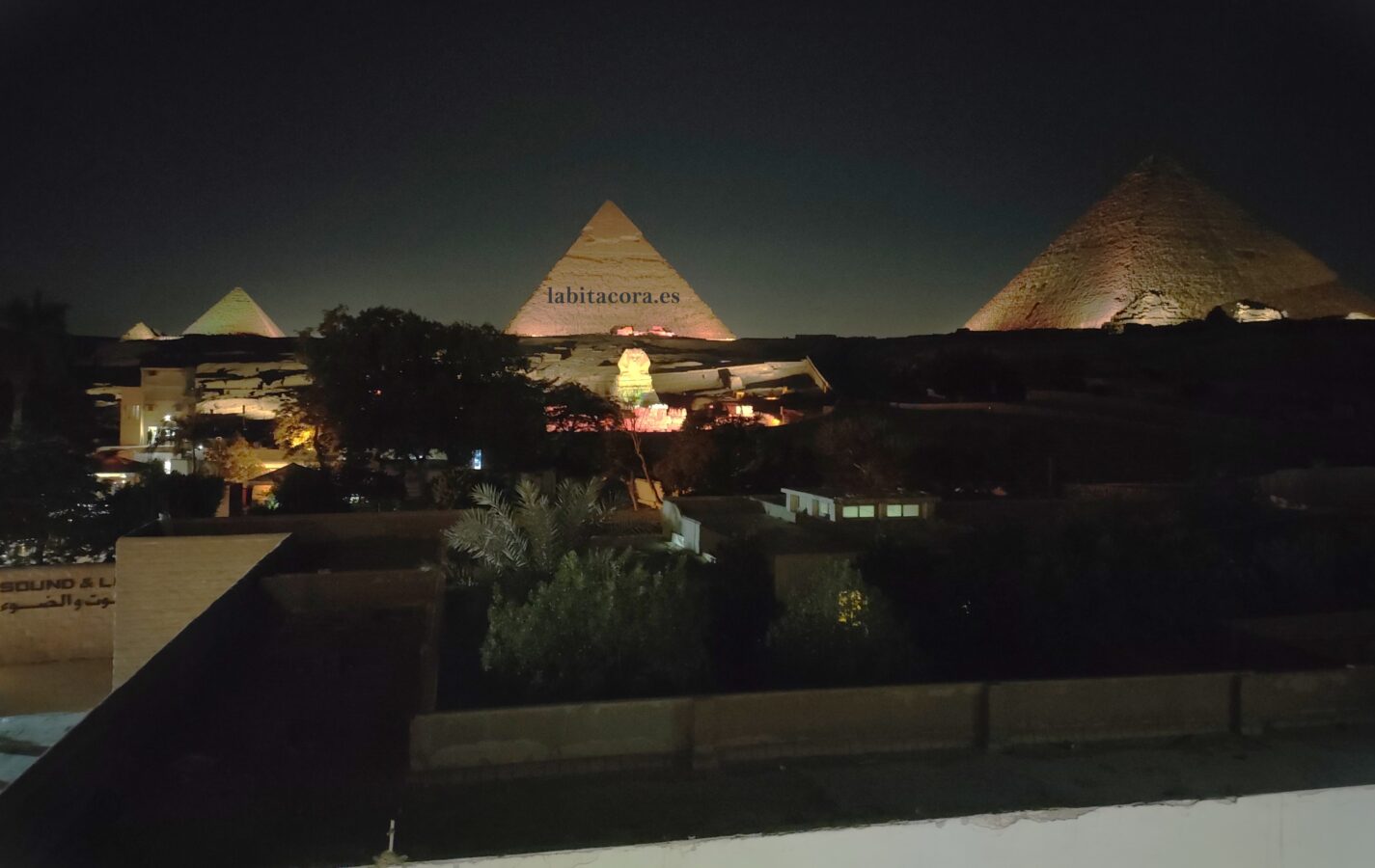 El espectáculo de luz y sonido en las Pirámides de Guiza, Egipto