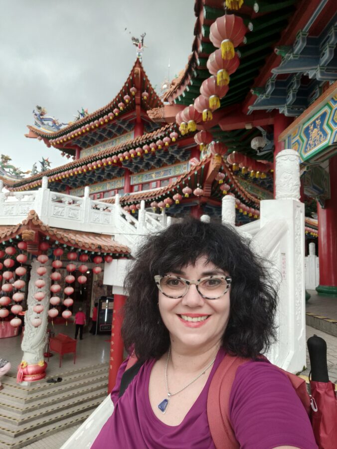 En el Templo chino Thean Hou de Kuala Lumpur (Malasia) con su mezcla de elementos budistas, taoístas y confucionistas.