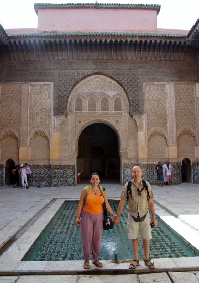 Jose y yo en el patio central con su piscina en la Madraza Ben Youssef en Marrakech 