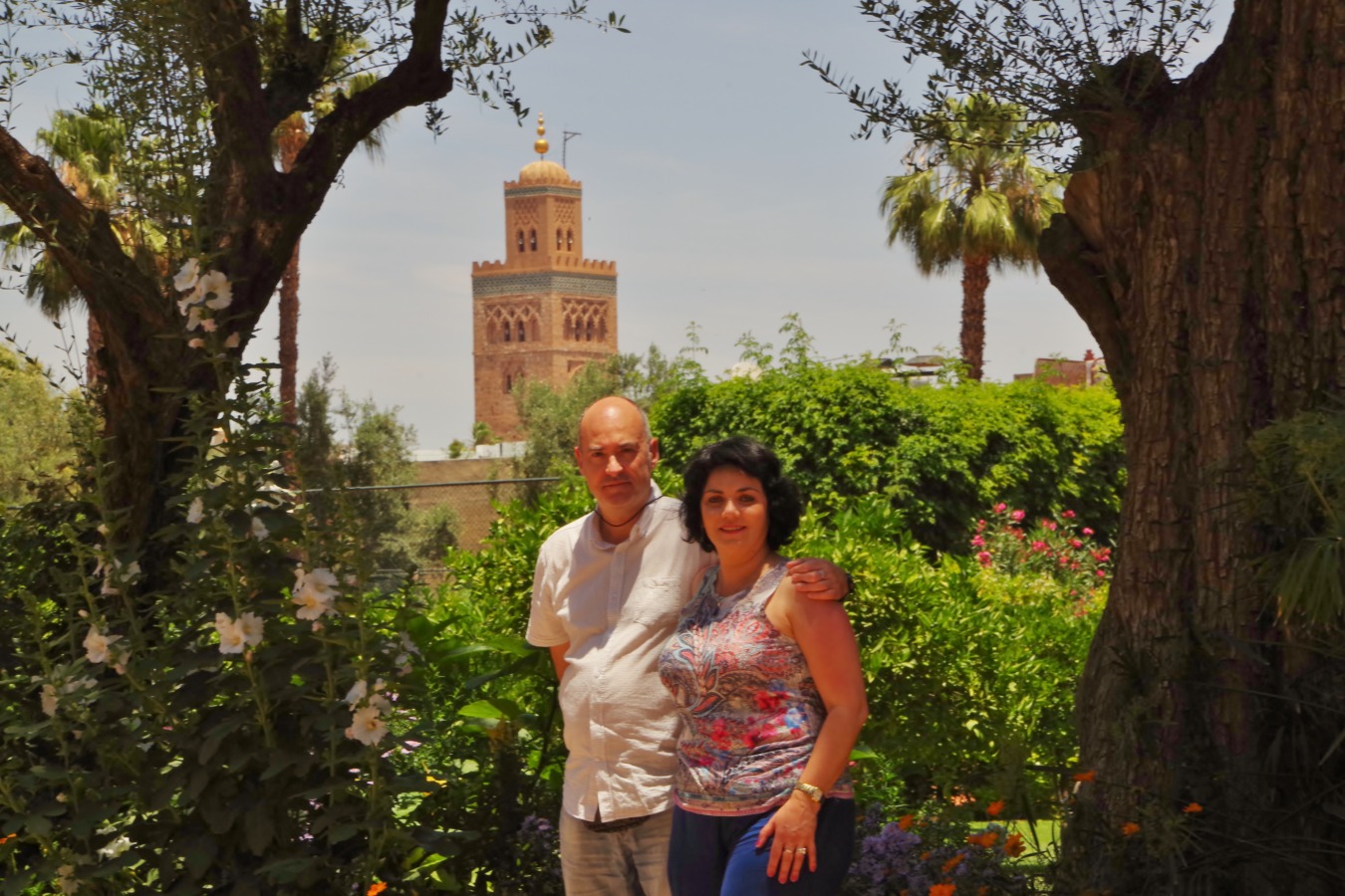 En los jardines de La Mamounia con la Kutubía, Marrakech.