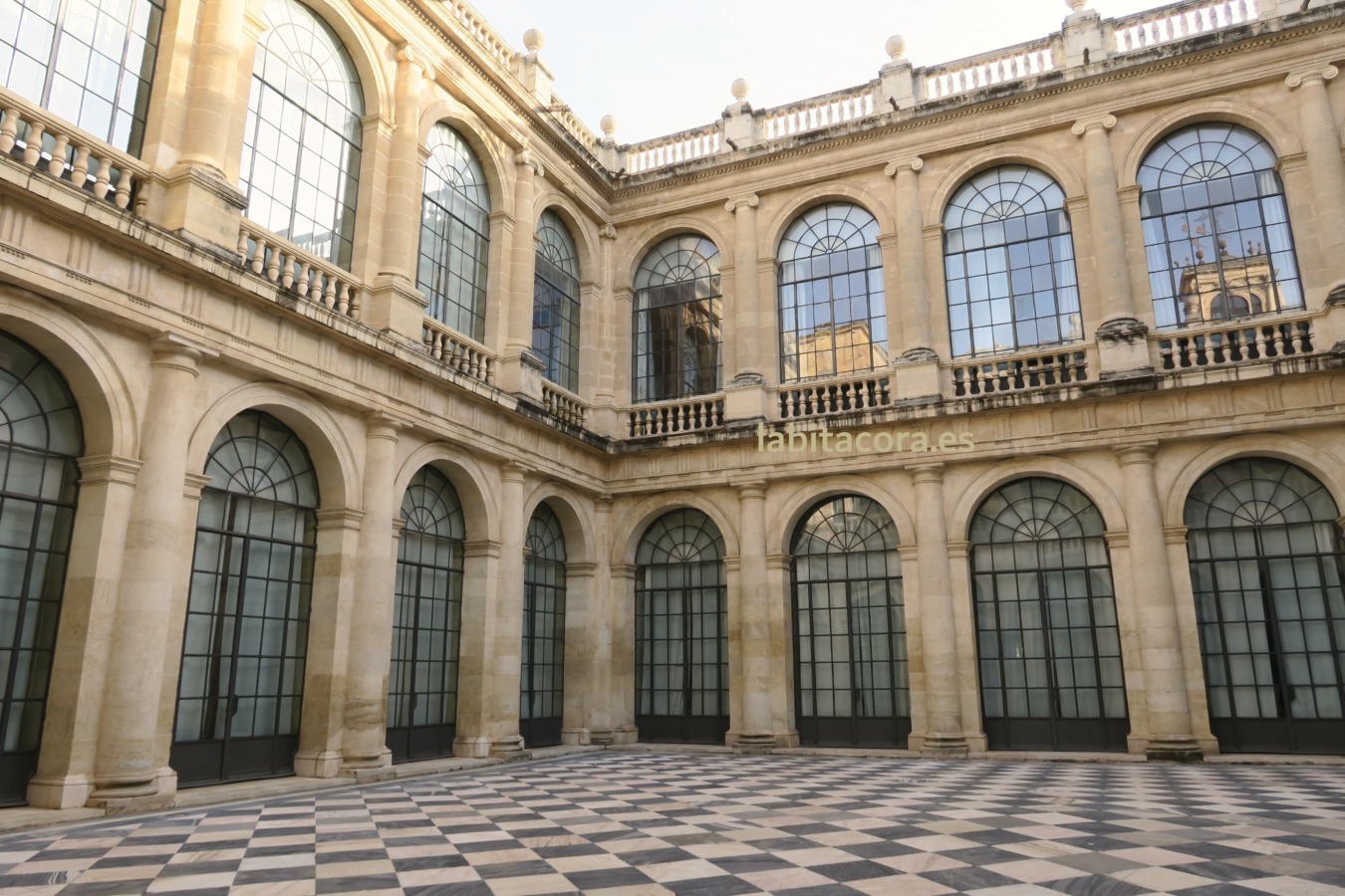 El patio del Archivo General de Indias de Sevilla
