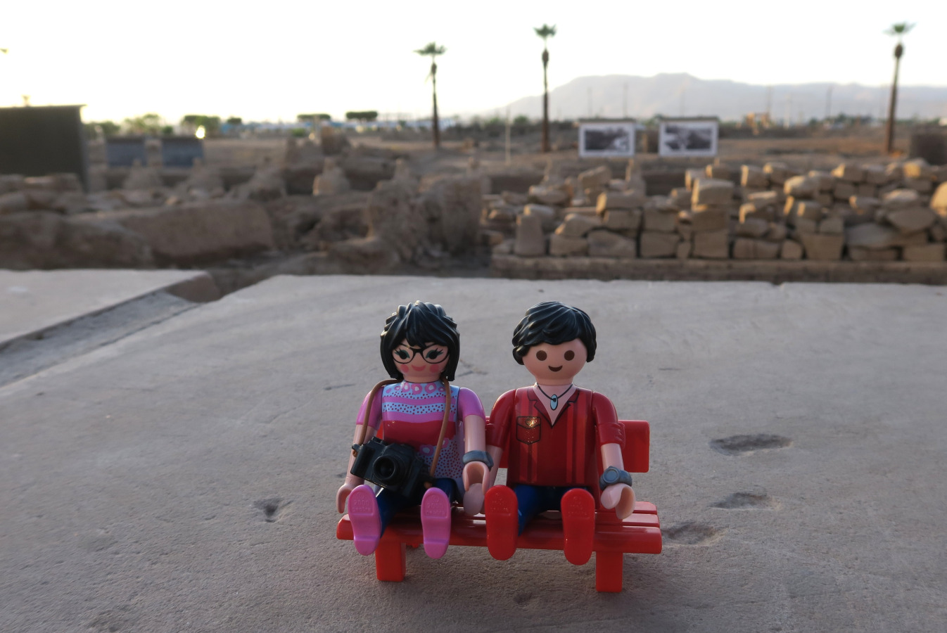 Mis pequeñines en la famosa avenida con las esfinges. Lúxor Egipto