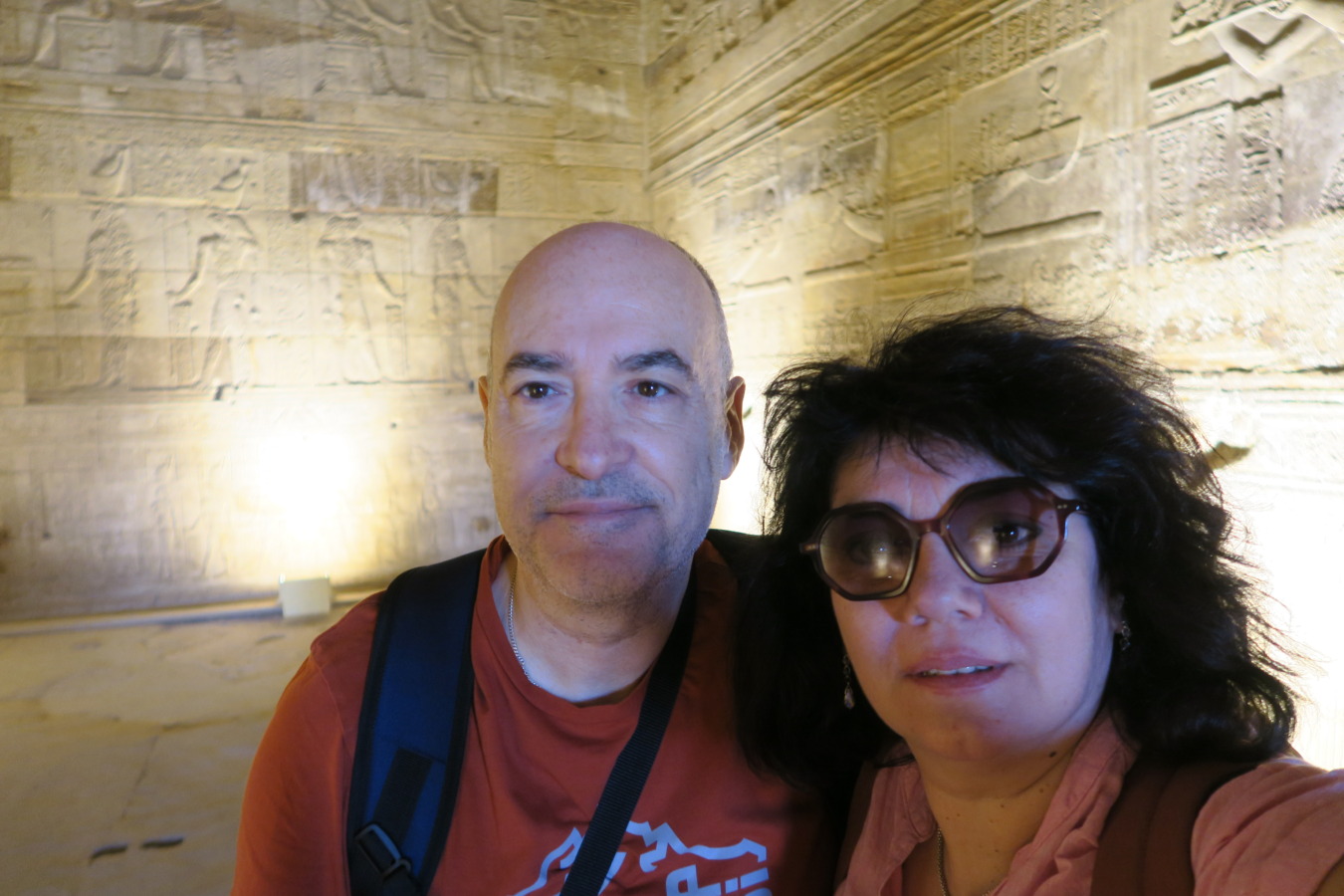 Jose y yo en el templo de Hathor en Dendera, Egipto