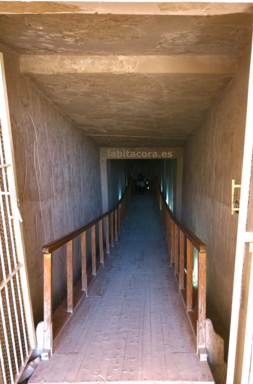 La entrada a las tumbas de Tausert y Sethnajt (KV 14) en el valle de los reyes de Lúxor