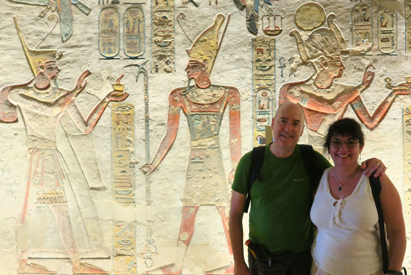 Jose y yo en la tumba de Ramsés III (KV 11) del Valle de los Reyes en Lúxor. Egipto.