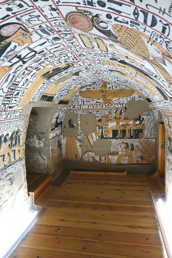 La bonita cámara funeraria TT 219, la de Nebenmaat junto con su esposa Mertseger, en Luxor