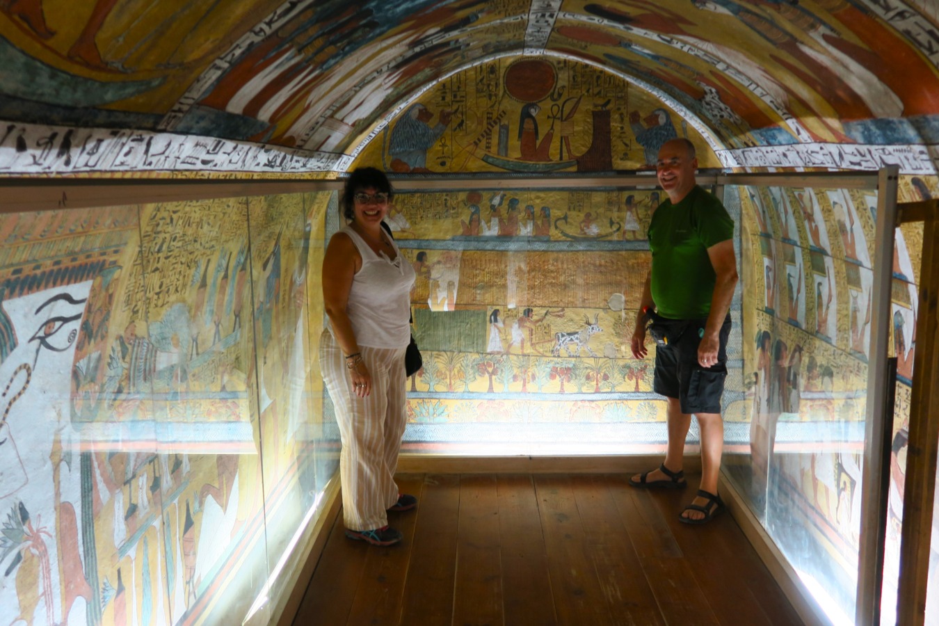 Jose y yo en la tumba (TT 1) en el valle de los Artesanos de Lúxor. Egipto