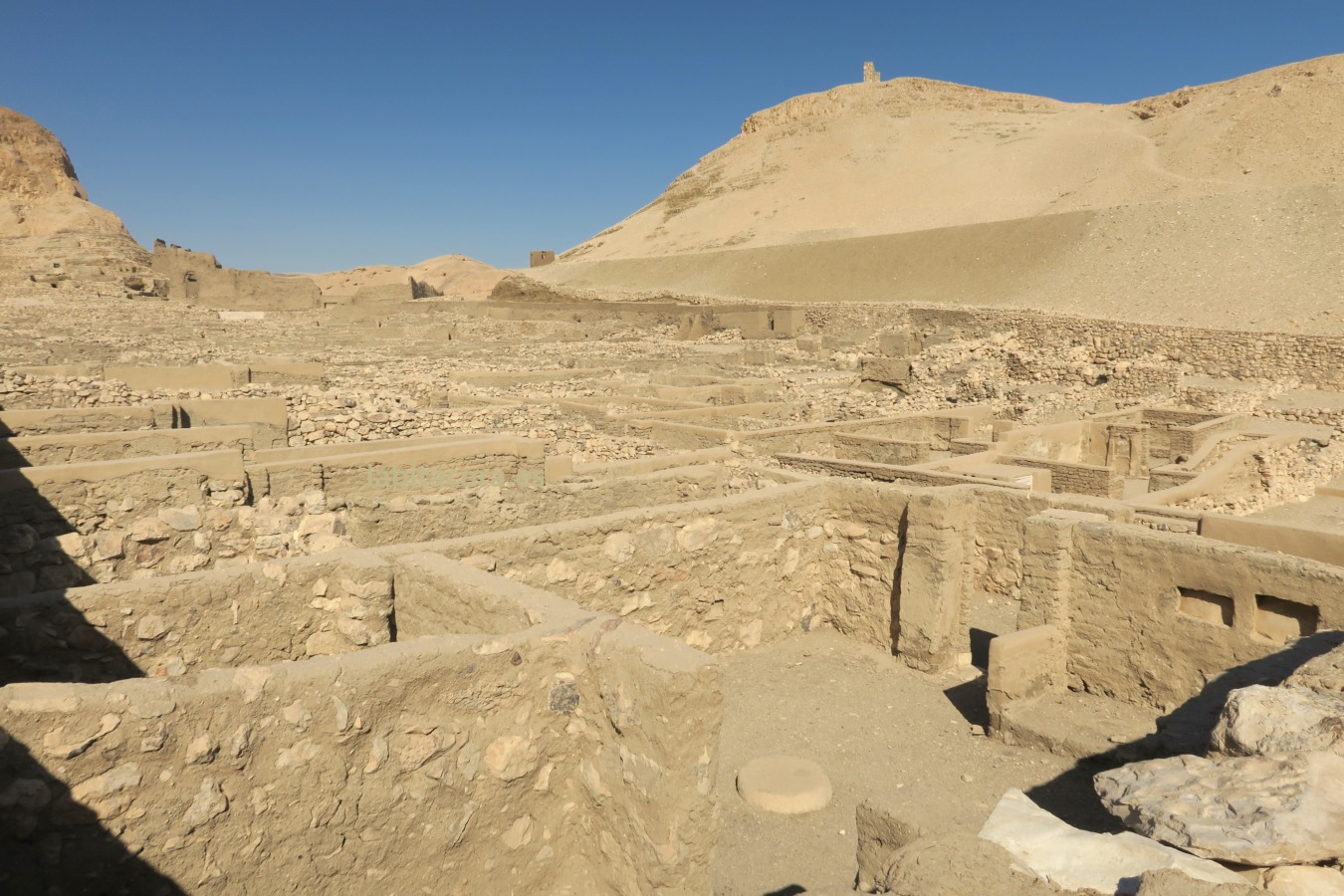 Las casas del Pueblo de los Artesanos o de Deir el-Medina en Lúxor, Egipto