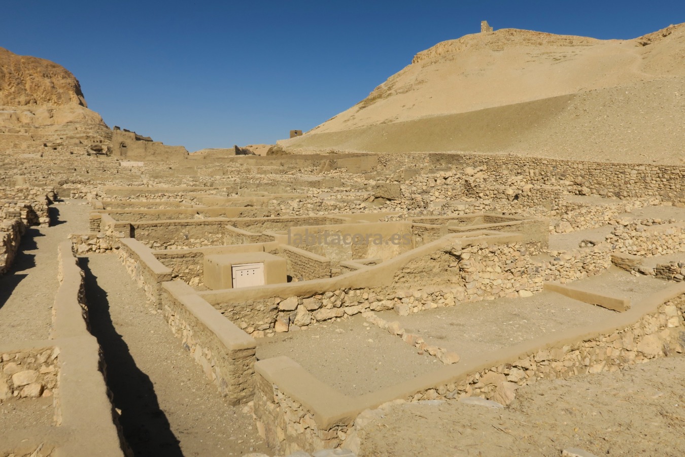 El pueblo de Deir el Medina o el Valle de los artesanos en Lúxor, Egipto