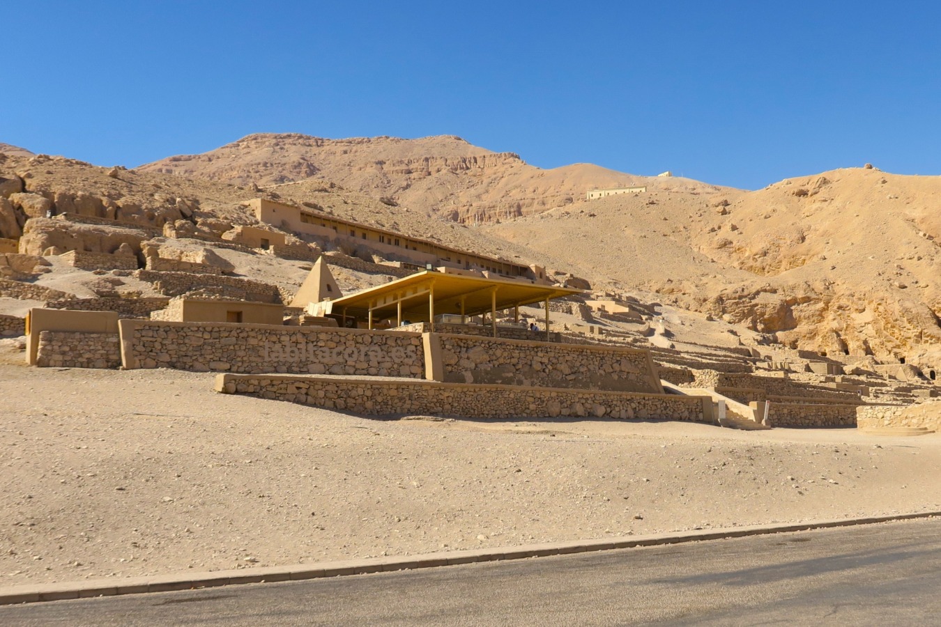 El pequeño centro de interpretación de Deir el Medina o el de los artesanos en Lúxor, Egipto