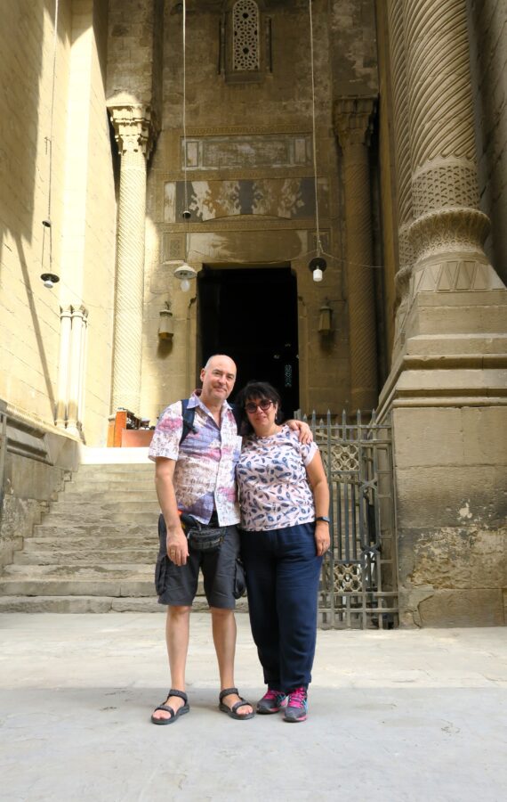 Jose y yo en la entrada de la Mezquita de Al Refai de El Cairo