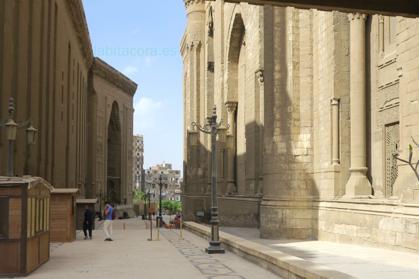La Mezquita-Madraza del Sultán Hassan a la izquierda, y a la derecha la Mezquita de Al Refai en El Cairo.