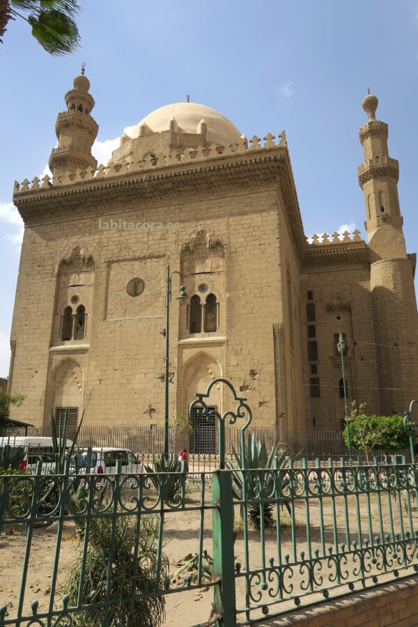 Mezquita-Madraza del Sultán Hassan en El Cairo.