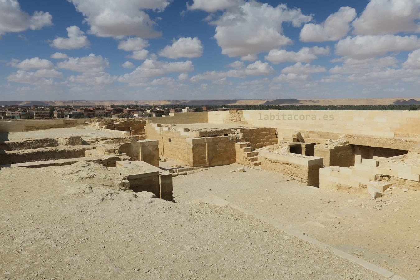 Panorámica desde la azotea del templo de Qarun en El Fayum, Egipto