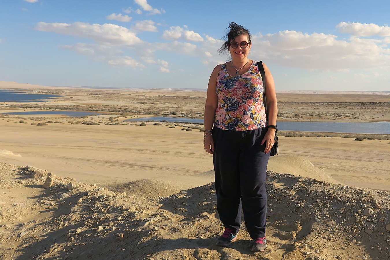 Vista panorámica de los dos lagos de la reserva natural de Wadi El Rayan, en El Fayum, rodeados por el desierto. Egipto