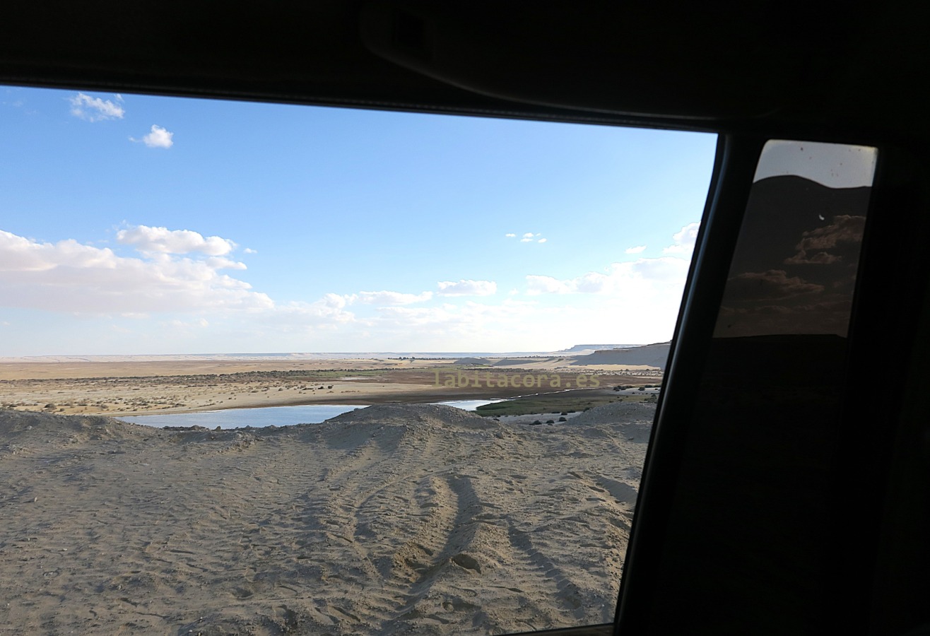 La reserva natural de Wadi El Rayan en el desierto de El Fayum con los lagos. Egipto