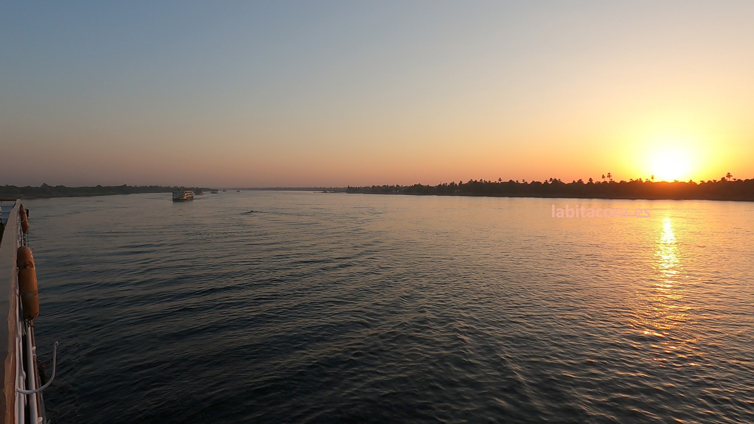 La puesta de sol en el Nilo, Egipto.